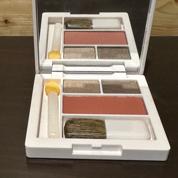 new eye makeup bundle;4 eye shadows; 2 eyeliners; & 1 eyeshadow & blush palette - Picture 8 of 10